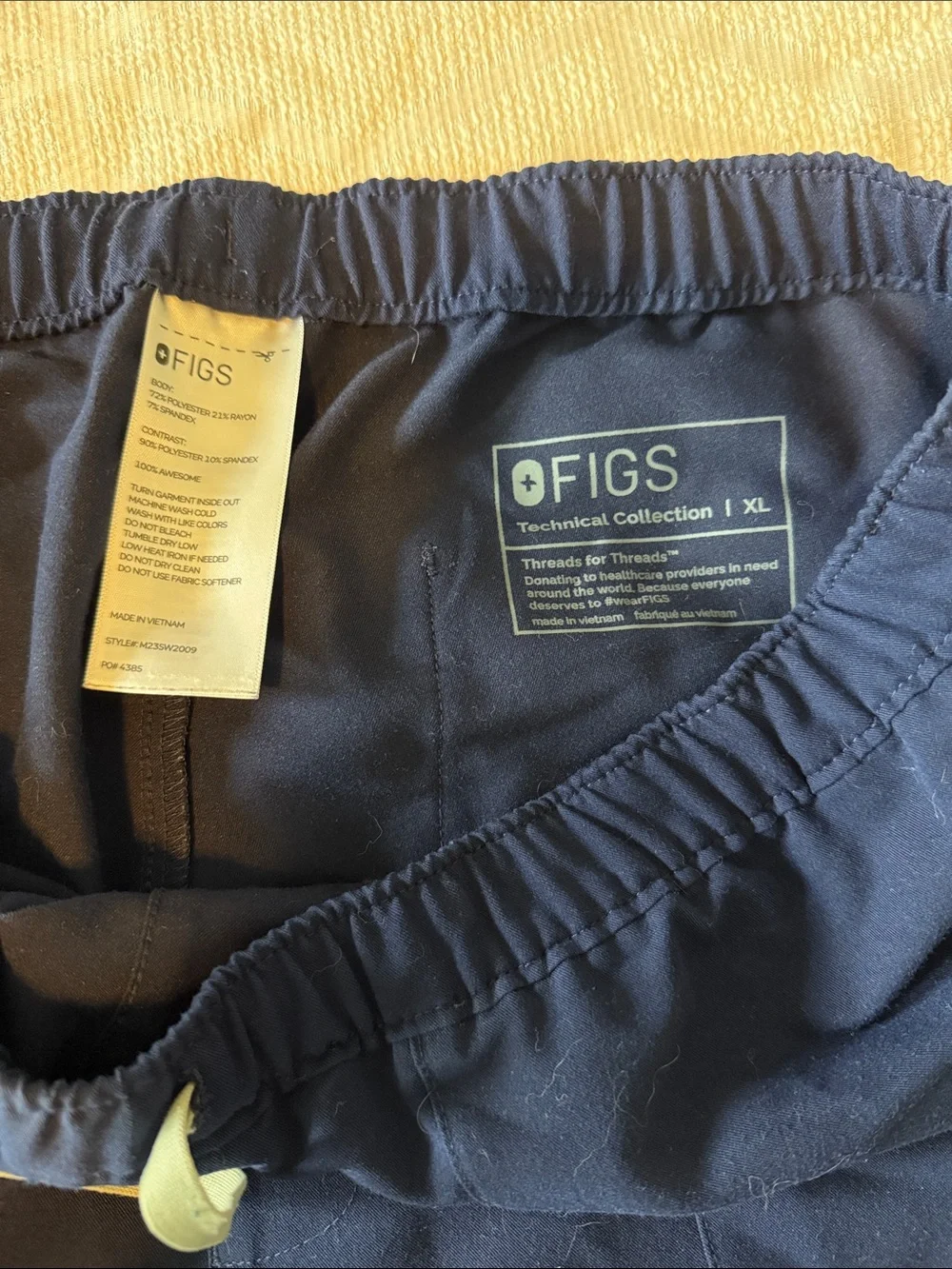 Figs Men's Cargo Pants in Navy